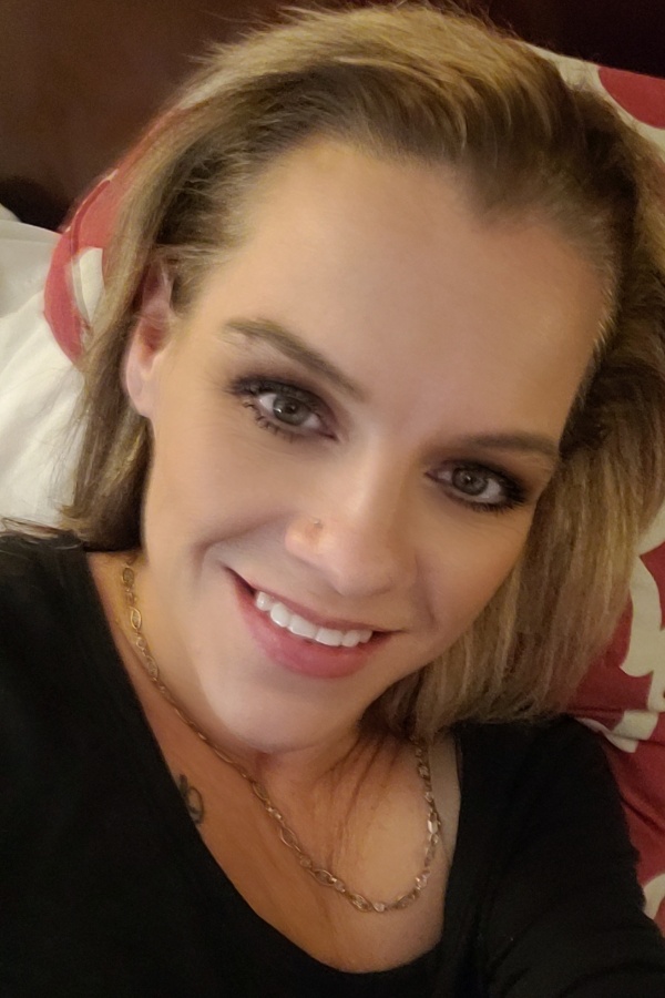 Cruise Brothers Travel Agent Amy Sterling